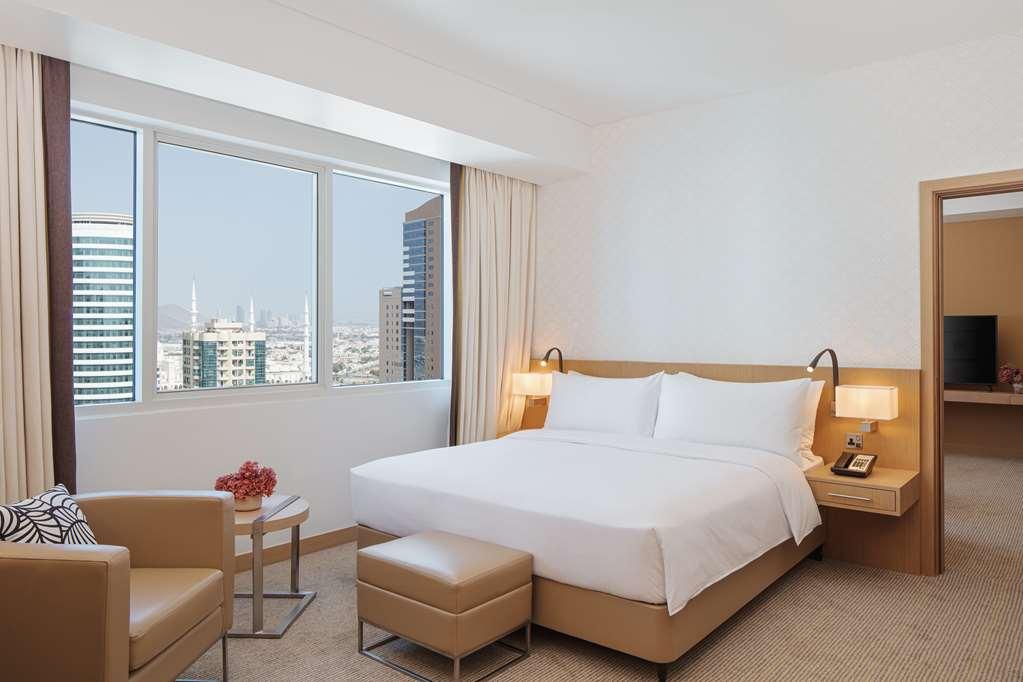 Doubletree By Hilton Fujairah City Ruang foto