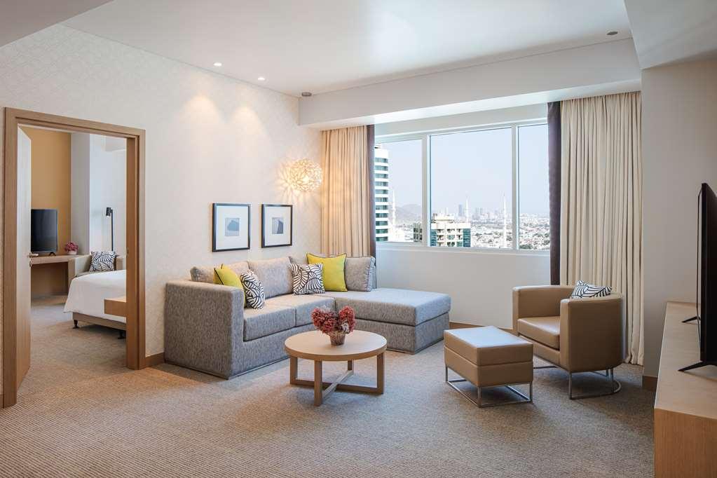 Doubletree By Hilton Fujairah City Ruang foto