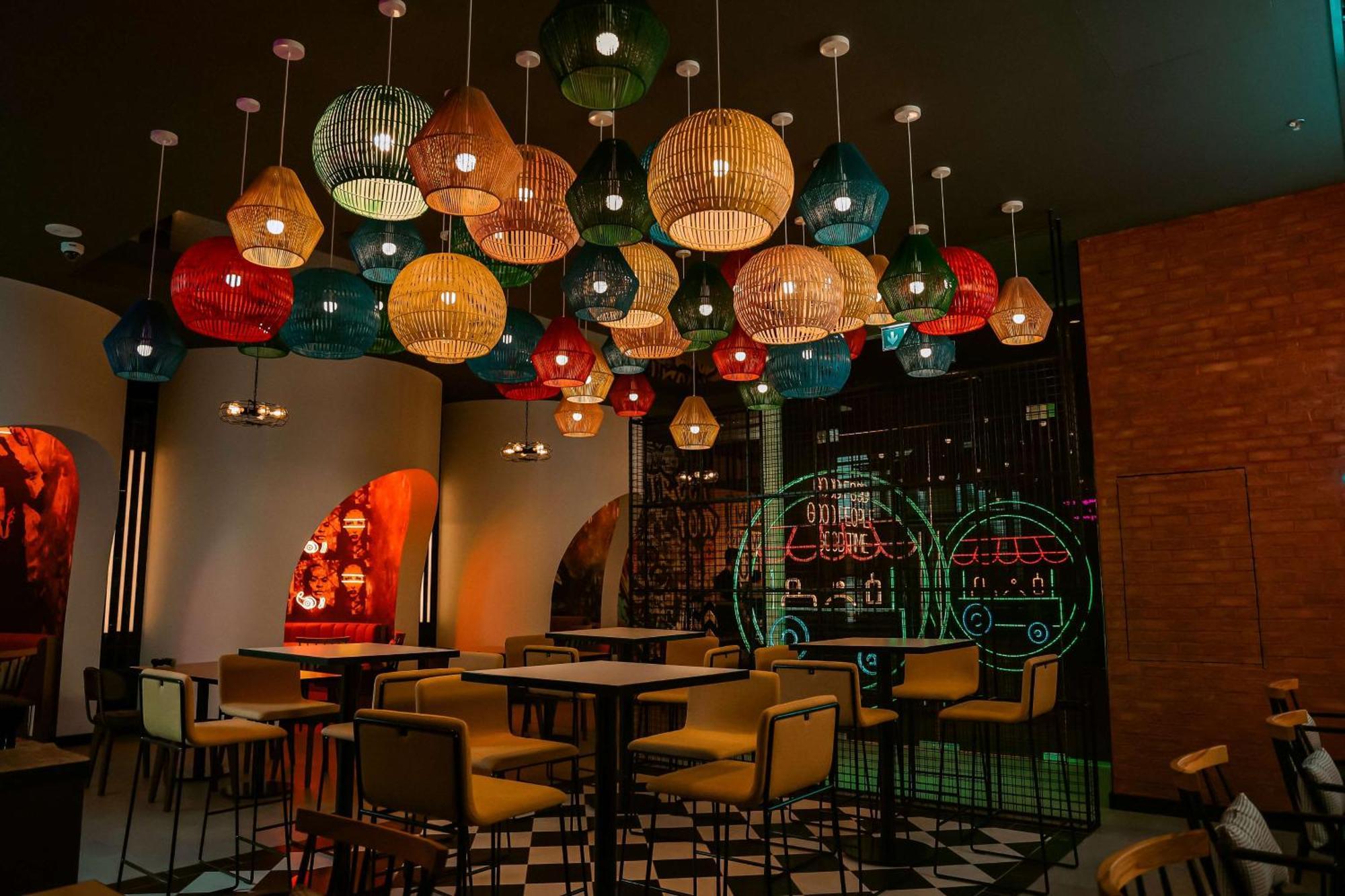 Doubletree By Hilton Fujairah City Bagian luar foto Interior of a restaurant in the resort