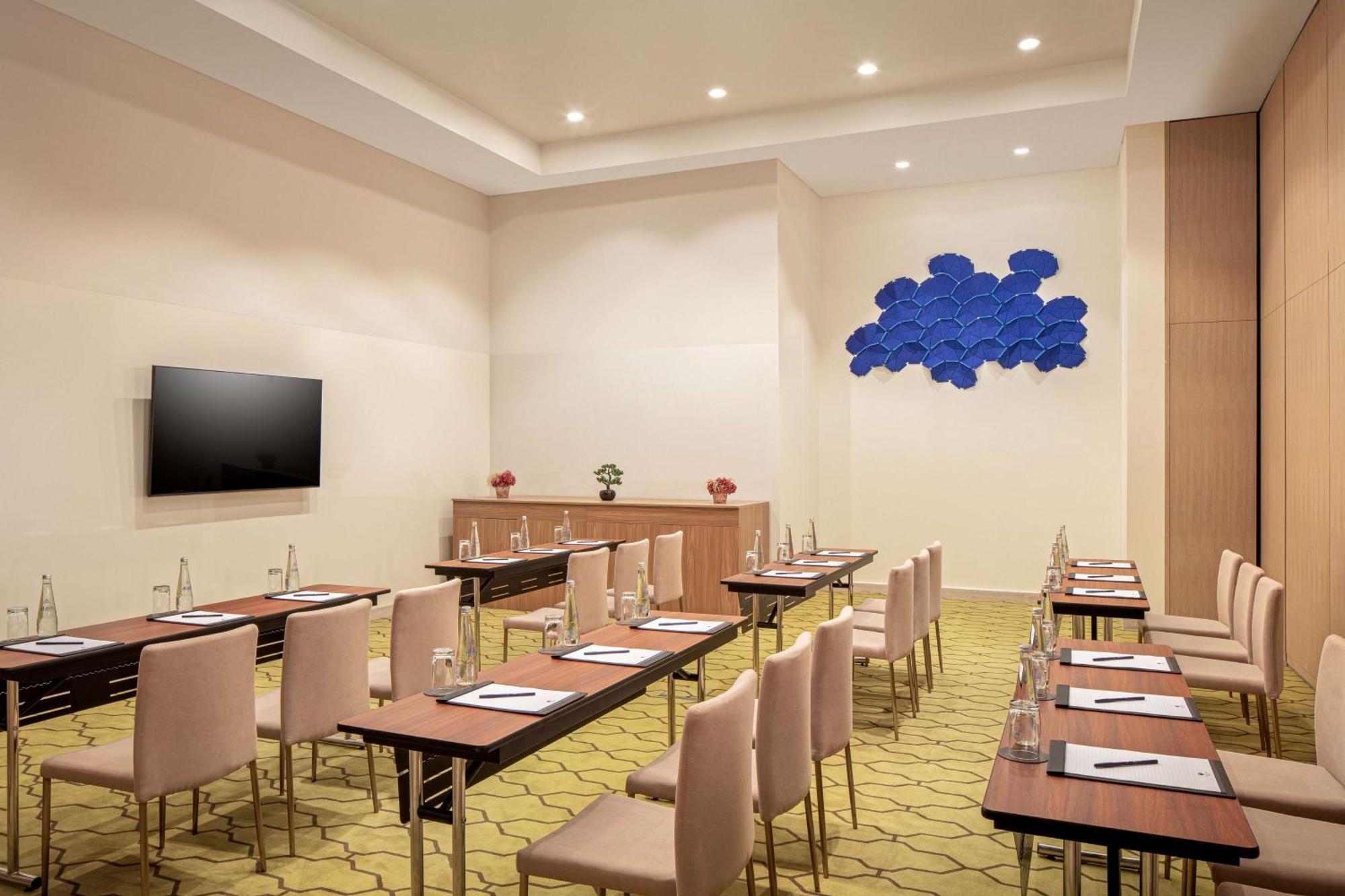 Doubletree By Hilton Fujairah City Bagian luar foto Meeting room