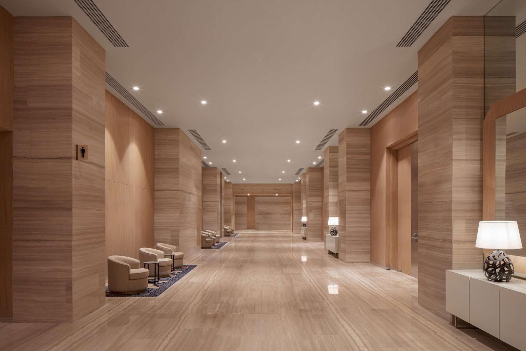 Doubletree By Hilton Fujairah City Bagian luar foto The interior of the hotel