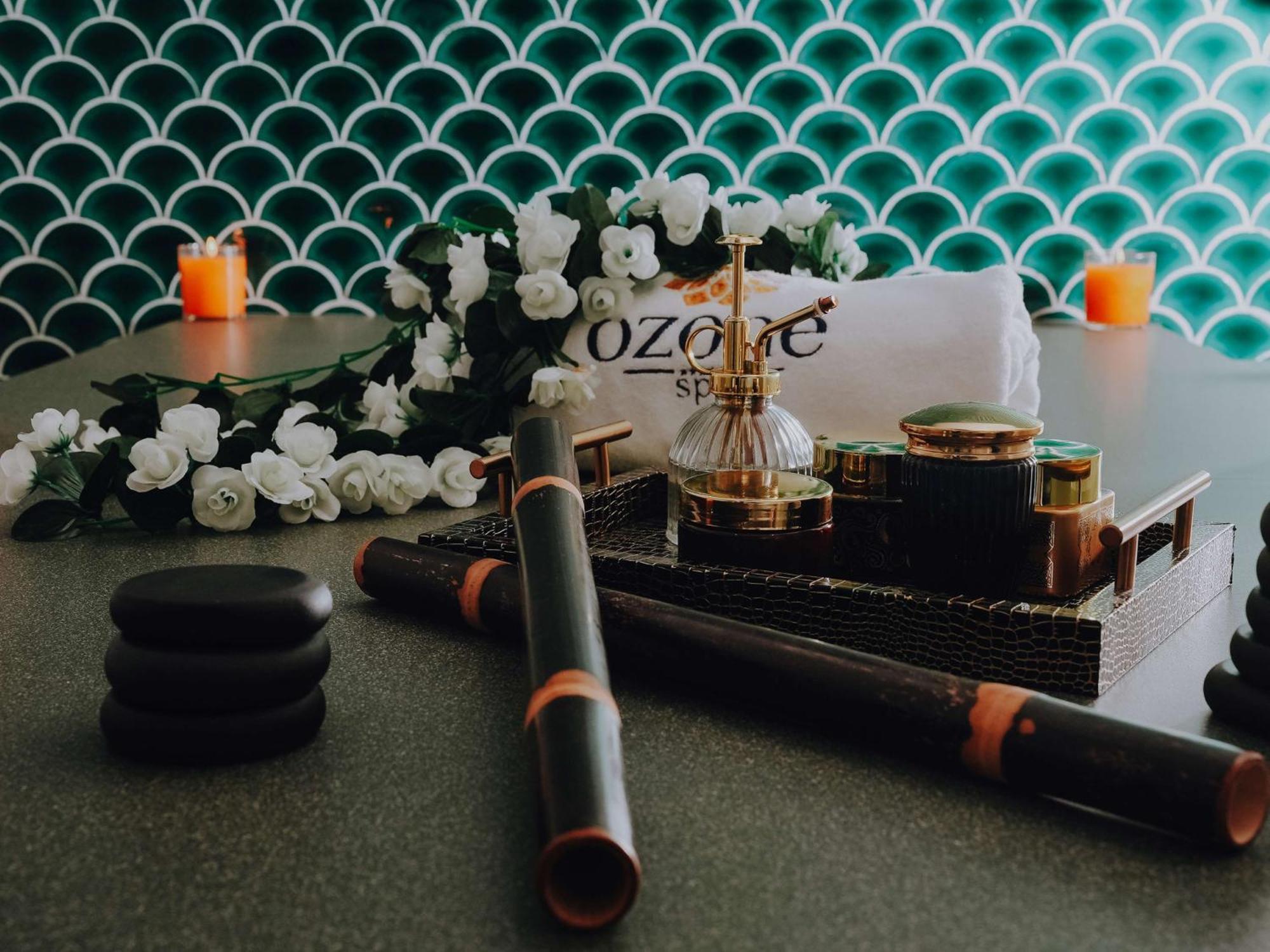 Doubletree By Hilton Fujairah City Bagian luar foto A set of OZO
